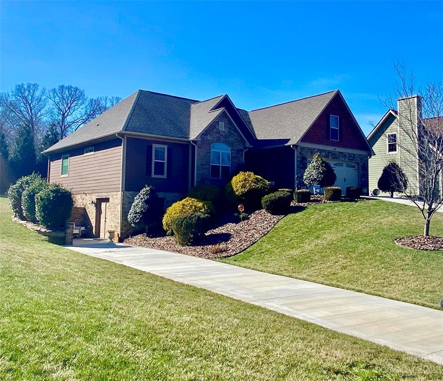 121 Maplewood Court