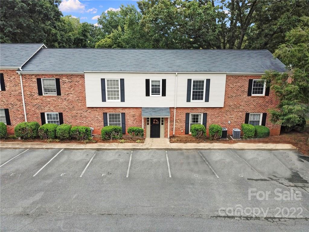5925 Quail Hollow Road