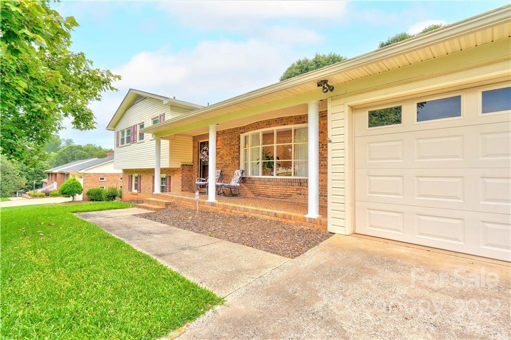 916 Sarratt Drive