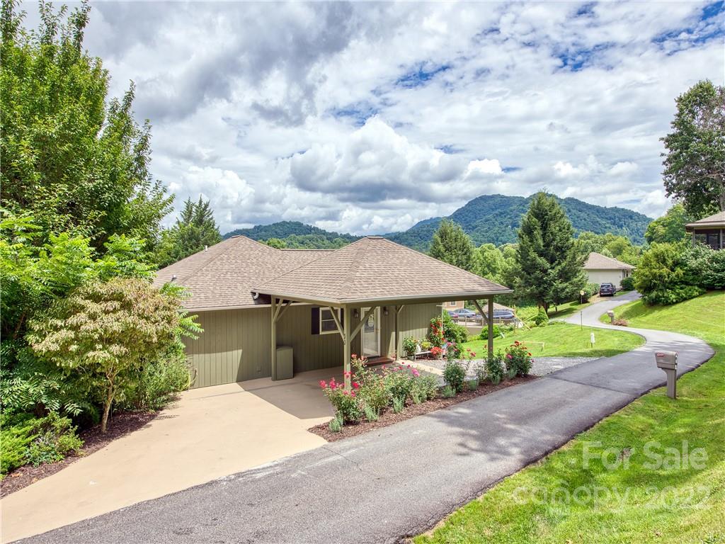 33 Winghaven Heights