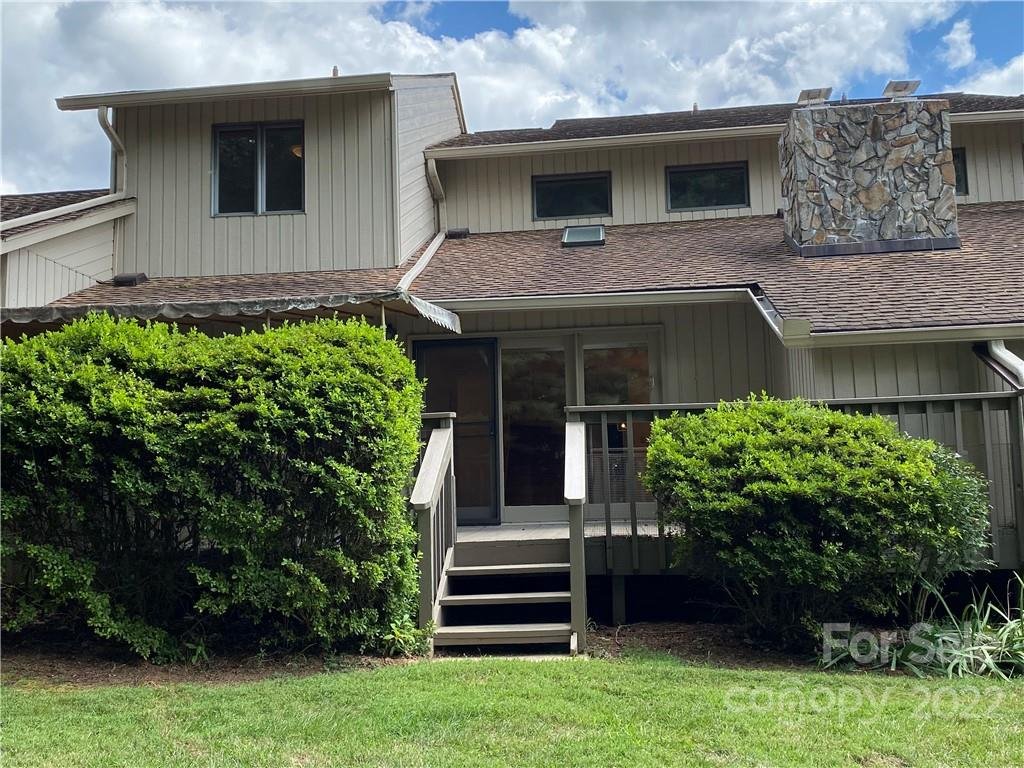 102 Cloverleaf Lane