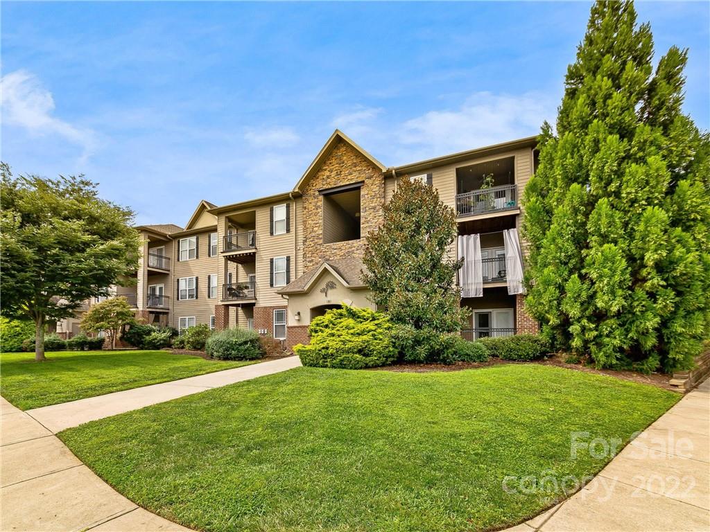 181 Brickton Village Circle 105