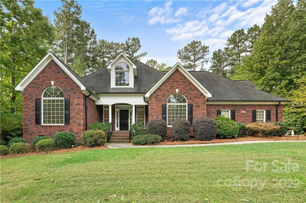 7686 Turnberry Lane