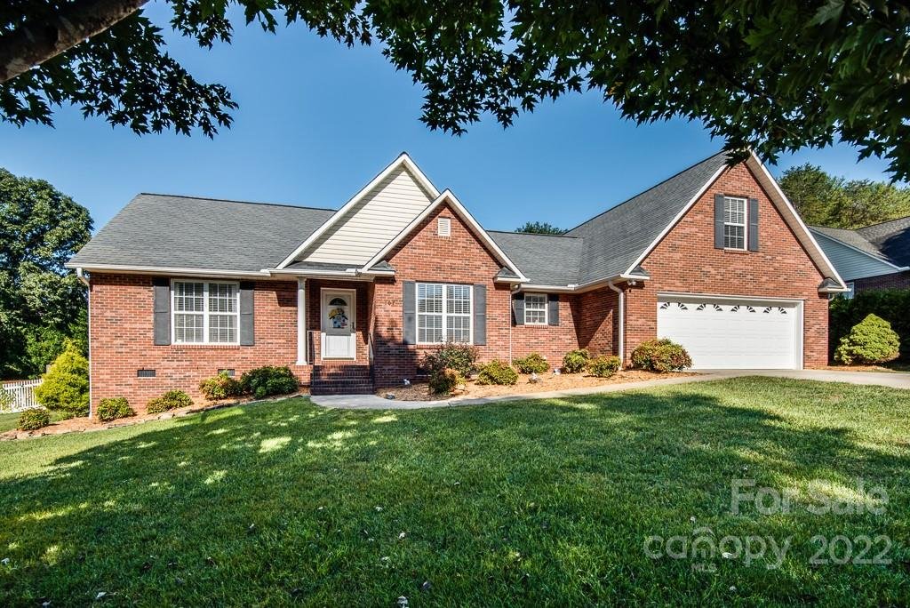 107 Clearwater Drive