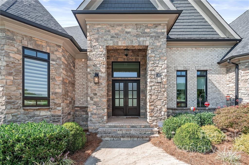 767 Pinnacle Drive