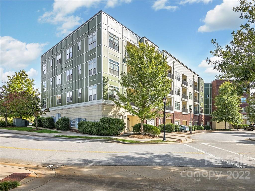 42 Schenck Parkway 304