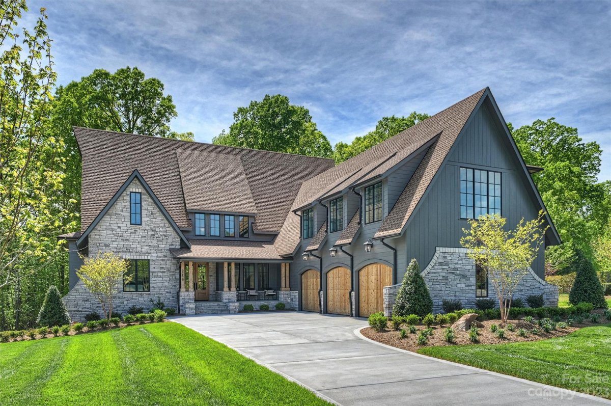216 Crest Court
