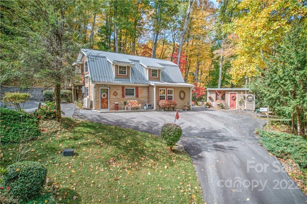 887 Locust Drive
