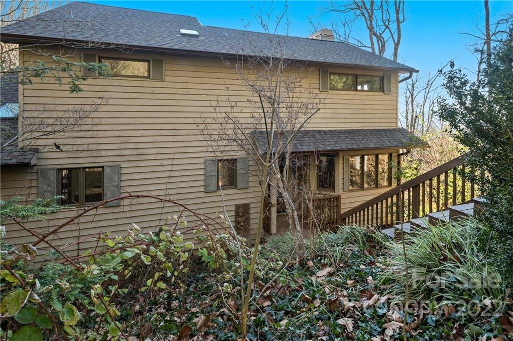 10 Crestwood Lane