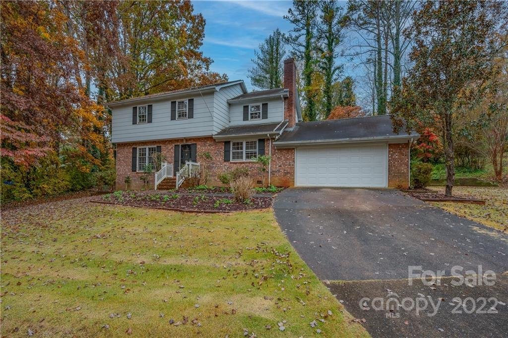 207 Fairway Drive