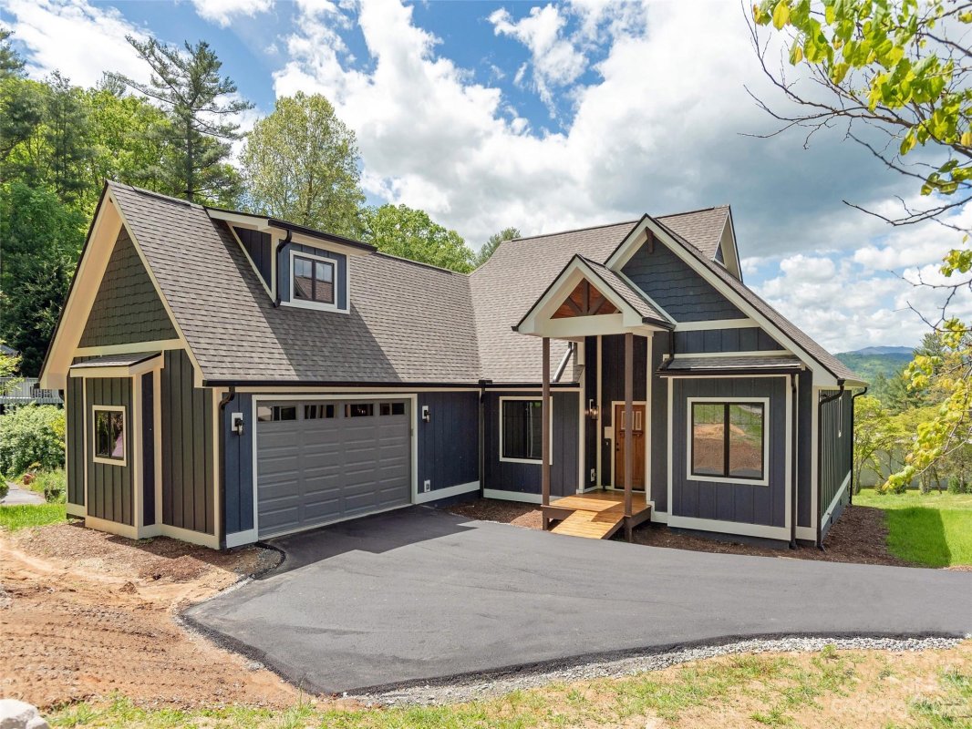 75 Douglas Circle