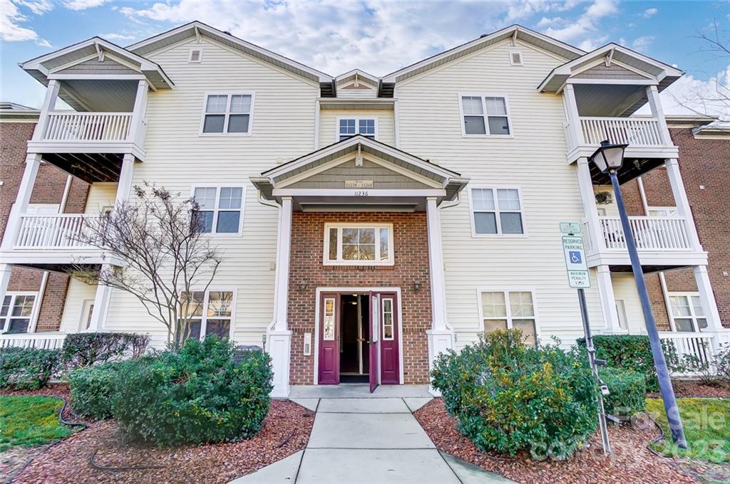 11250 Hyde Pointe Court