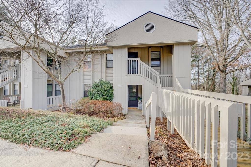 1305 Abbey Circle