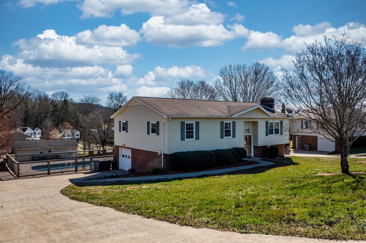 2216 Olde Well Road