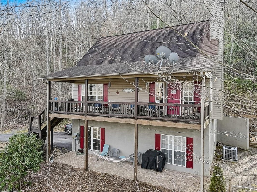 1227 Country Club Drive