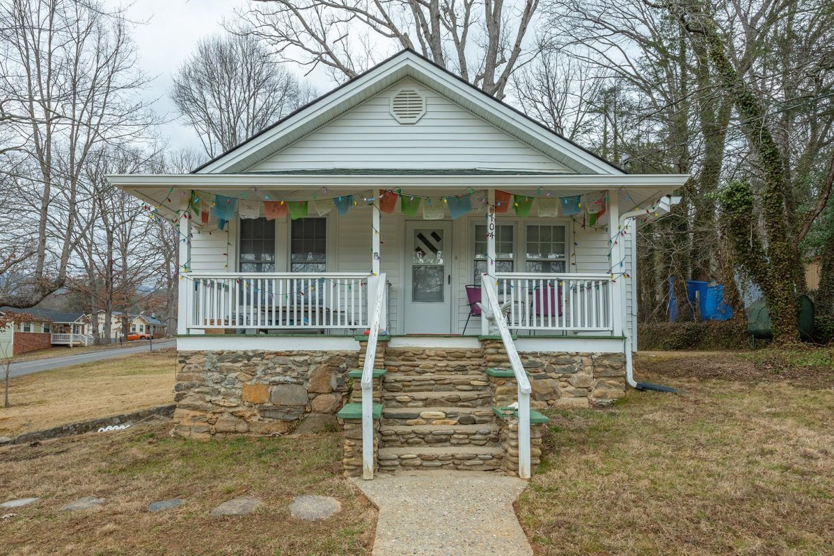 704 9th Street