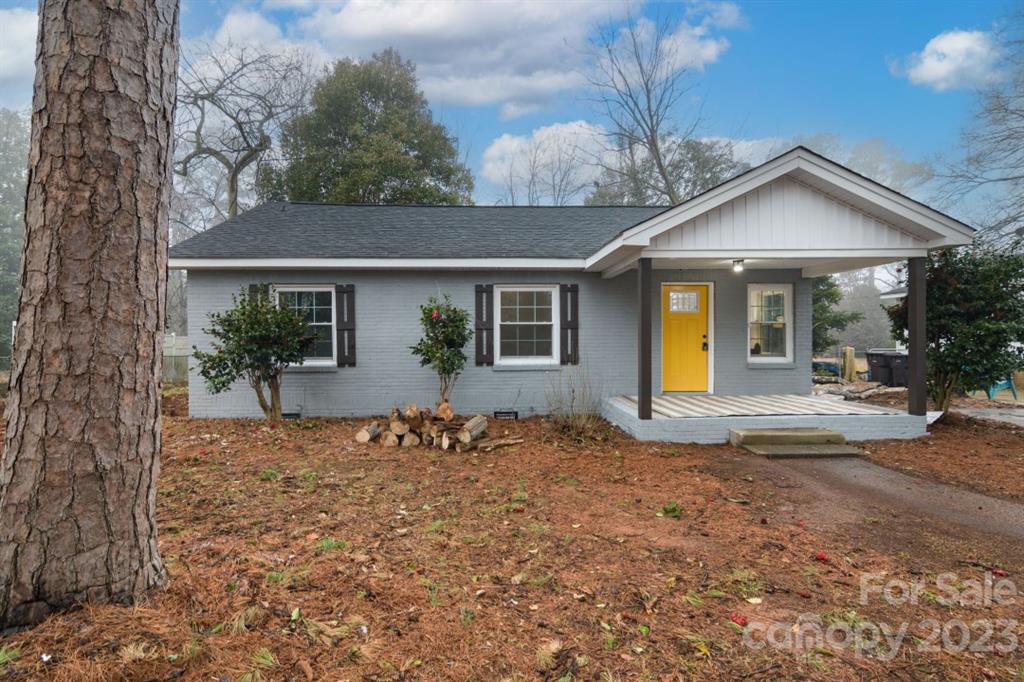 1216 Pinewood Road
