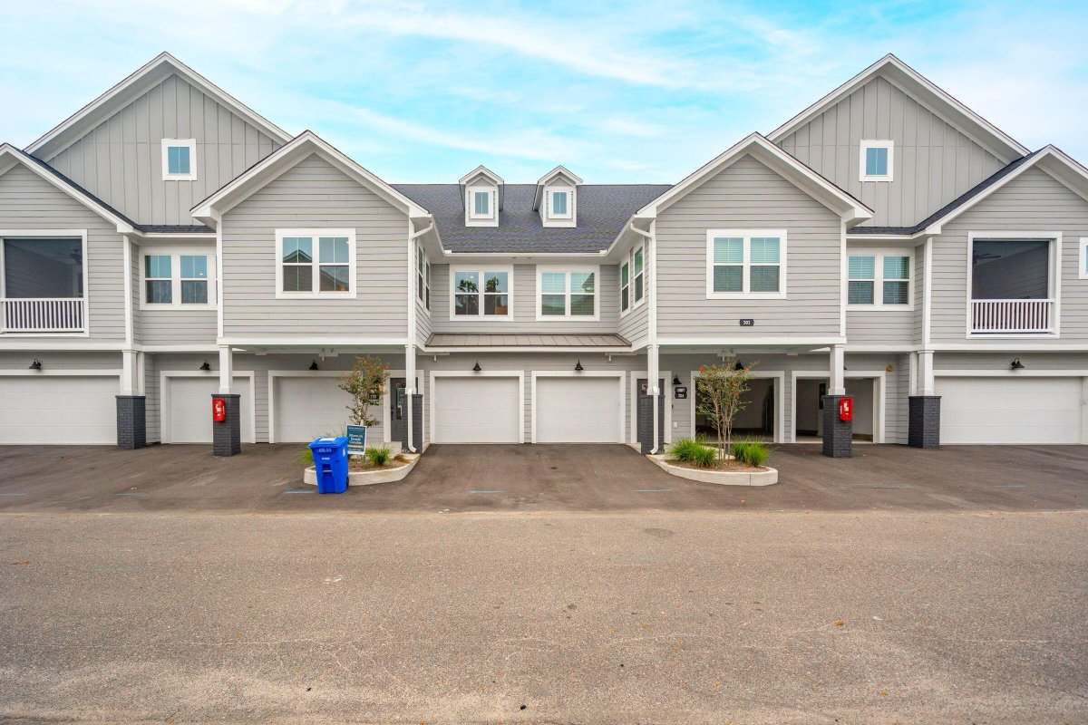 501 Raes Court 203