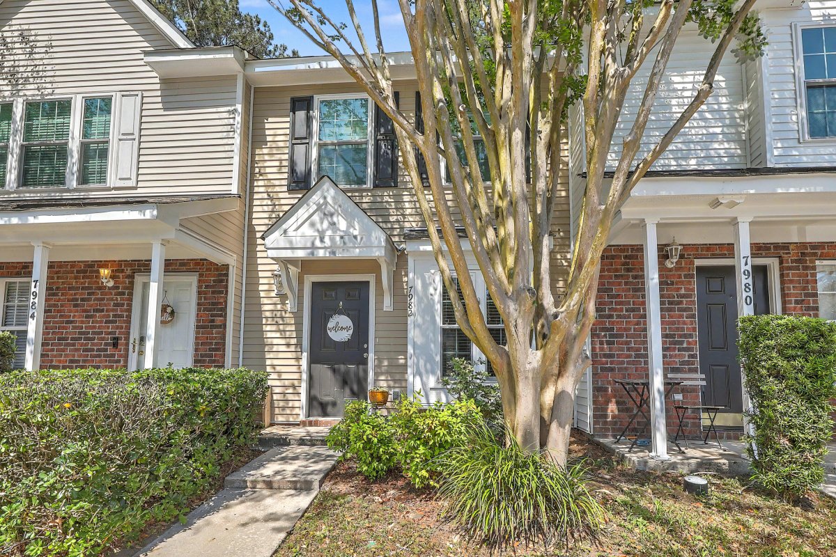 7982 Shadow Oak Drive