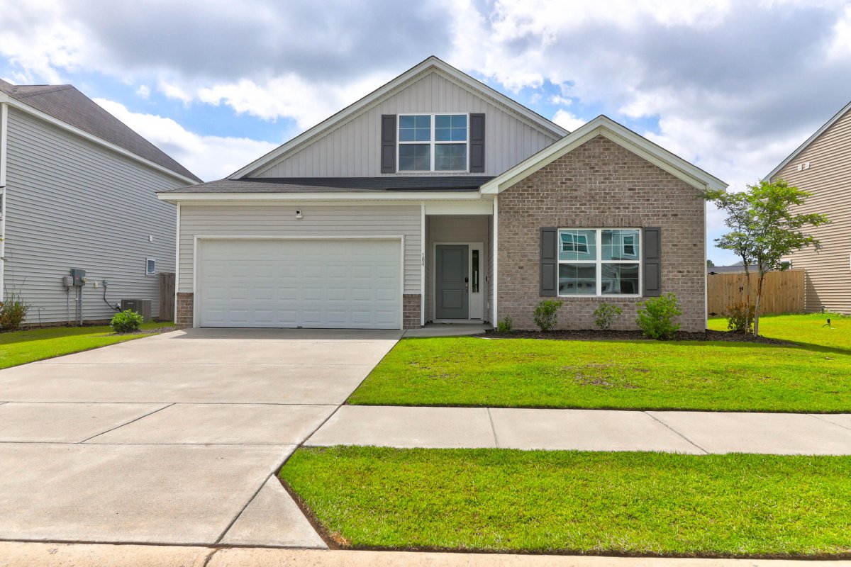 184 Clydesdale Circle