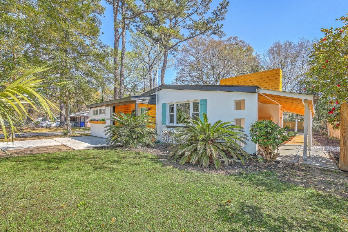 32 Briarcliff Drive