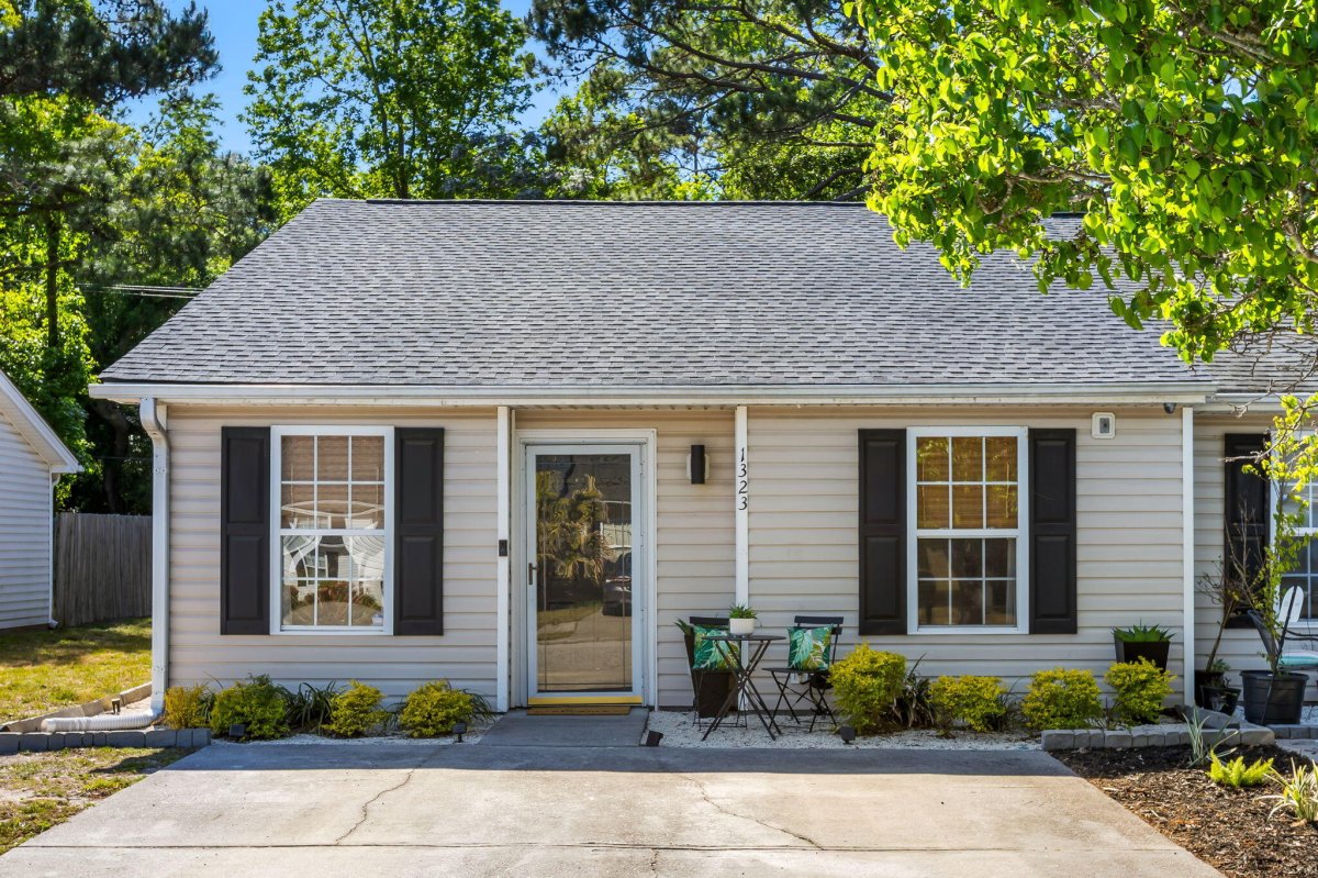 1323 Pinnacle Lane