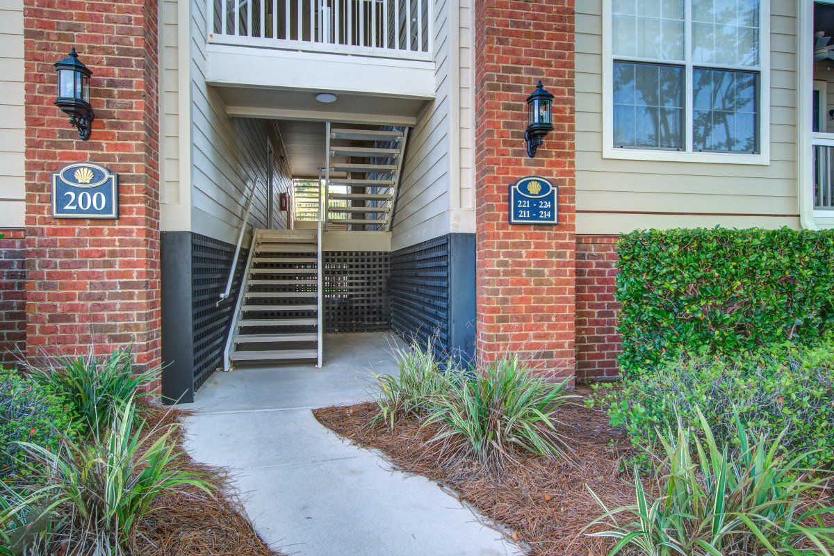 1600 Long Grove Drive 214