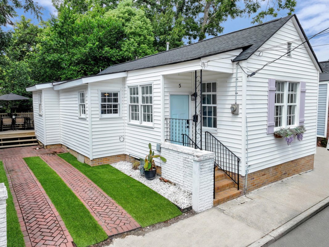 5 Carondolet Street