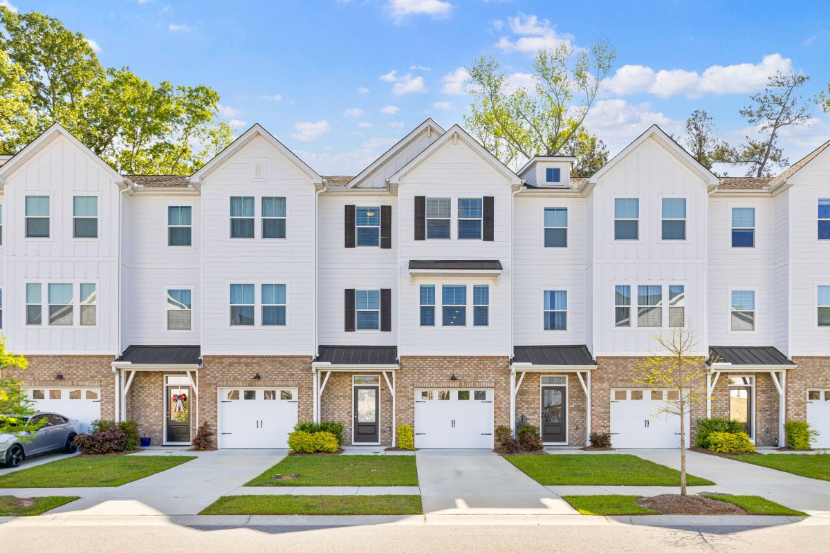 5206 New Palm Court