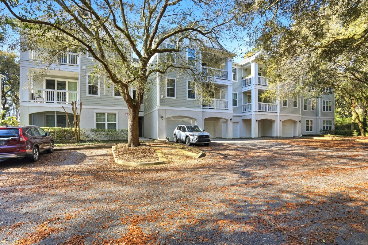 60 Fenwick Hall Allee Alley 338