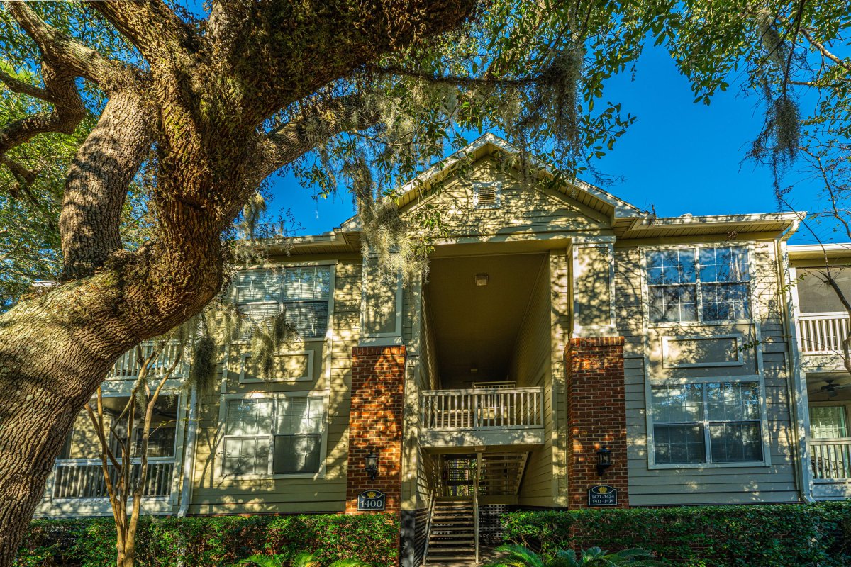 1600 Long Grove Drive 1422