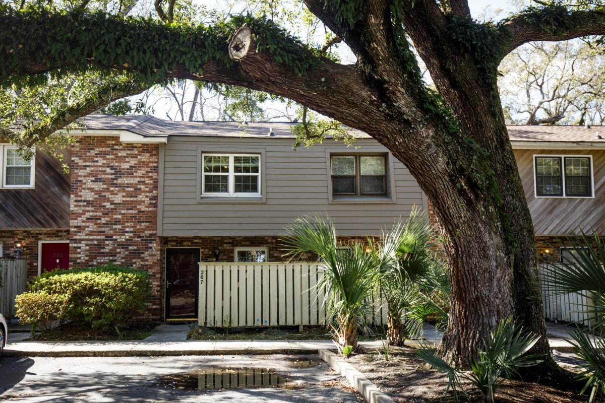 207 Saint Charles Court