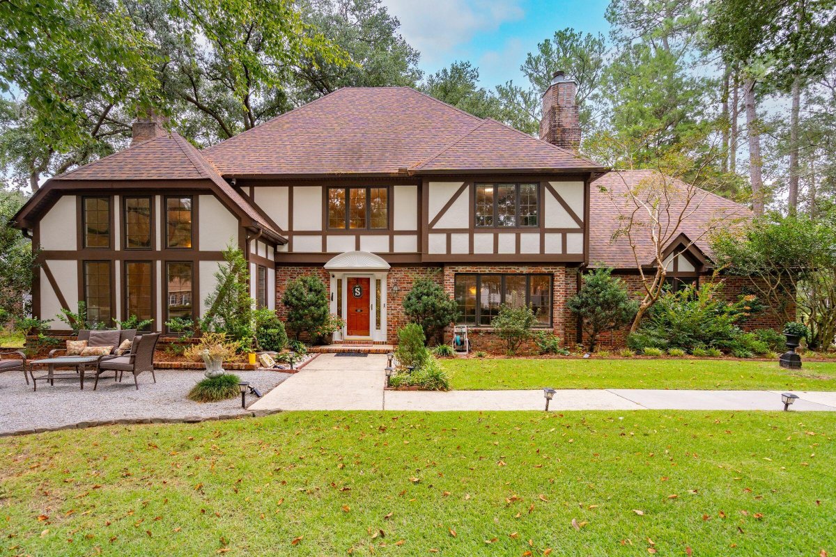 104 Legend Oaks Way
