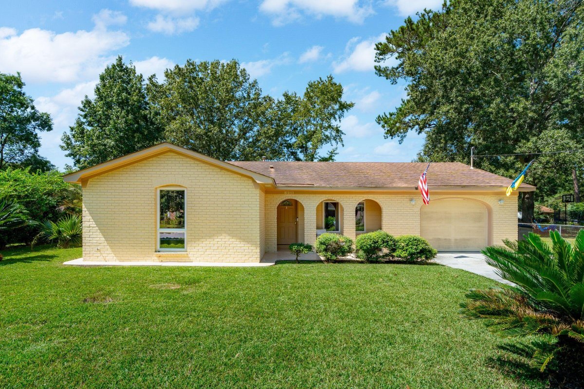 8211 Greenridge Road