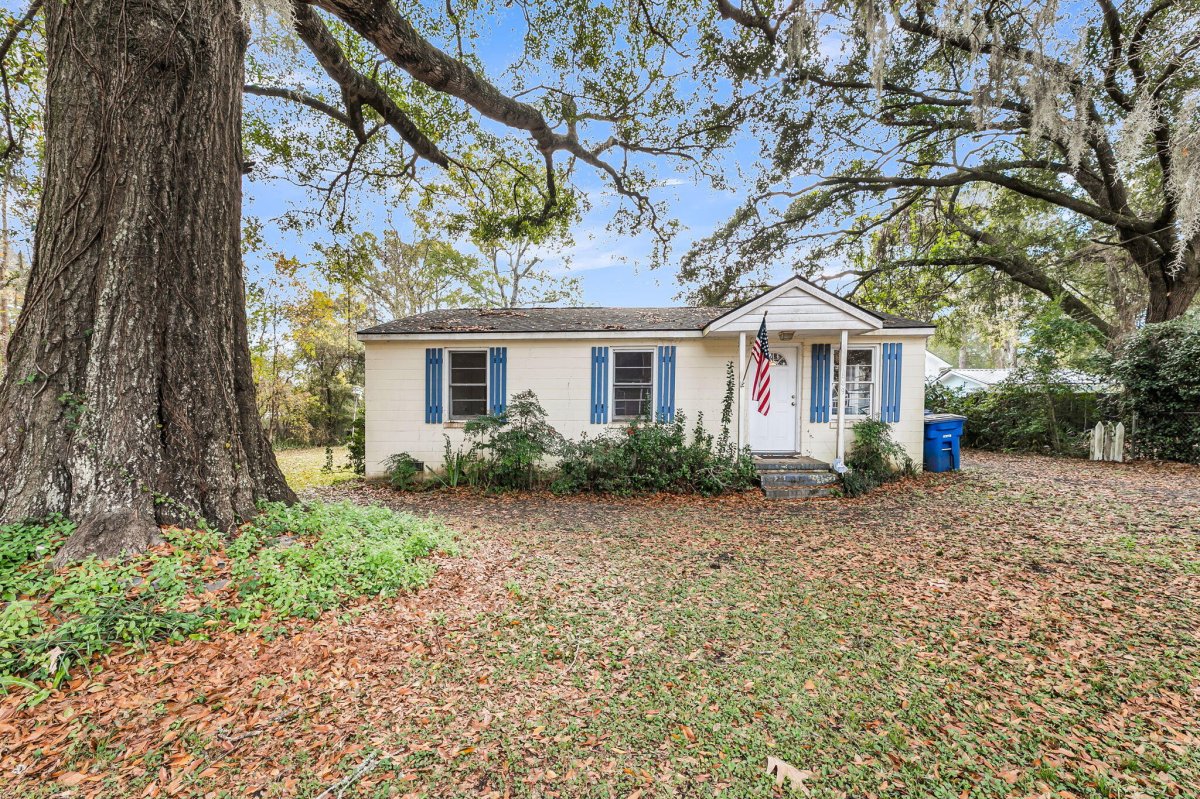1849 Dogwood Road