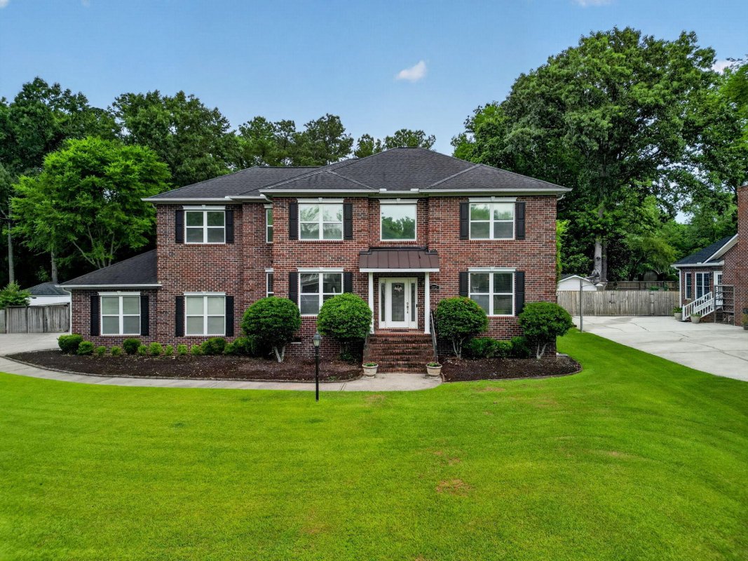 102 Kingfisher Court