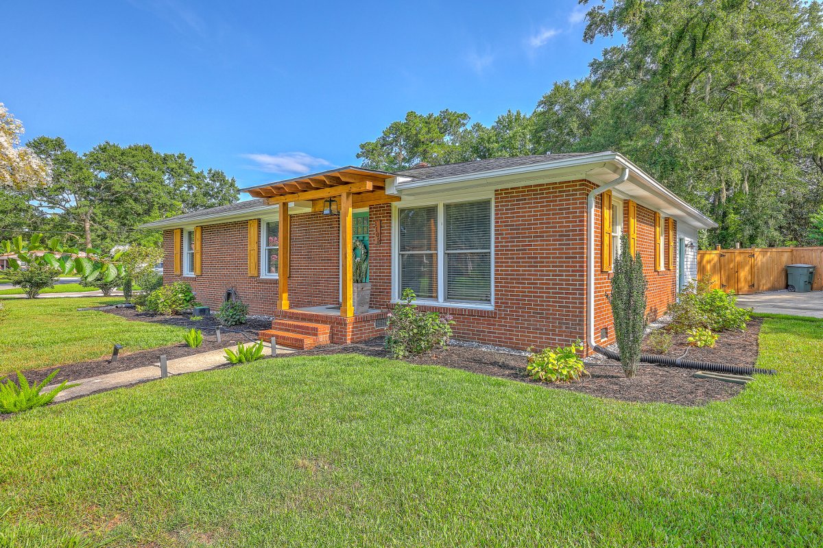 1105 Woodside Drive