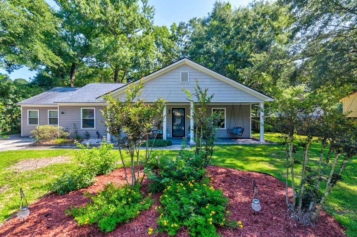 102 Cottonwood Drive