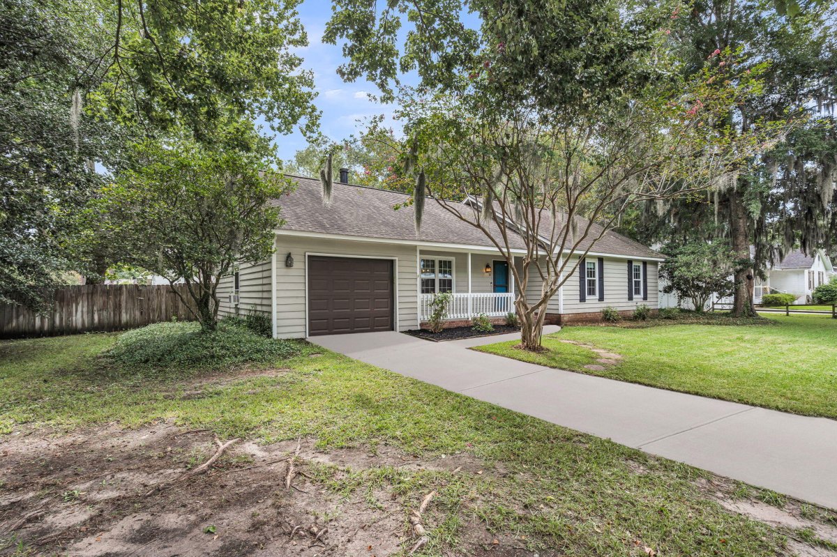 18 Paddlecreek Avenue