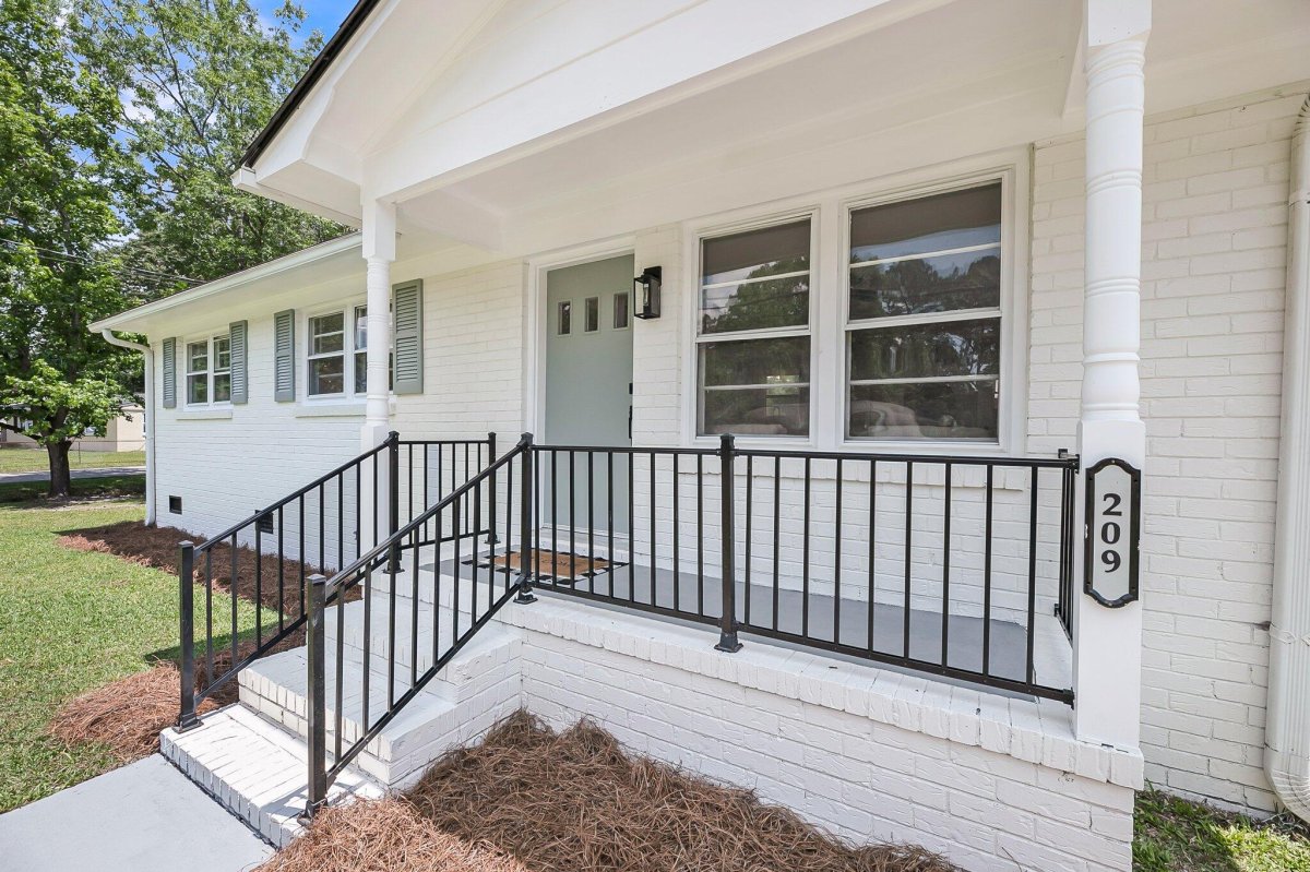 209 Pineview Drive