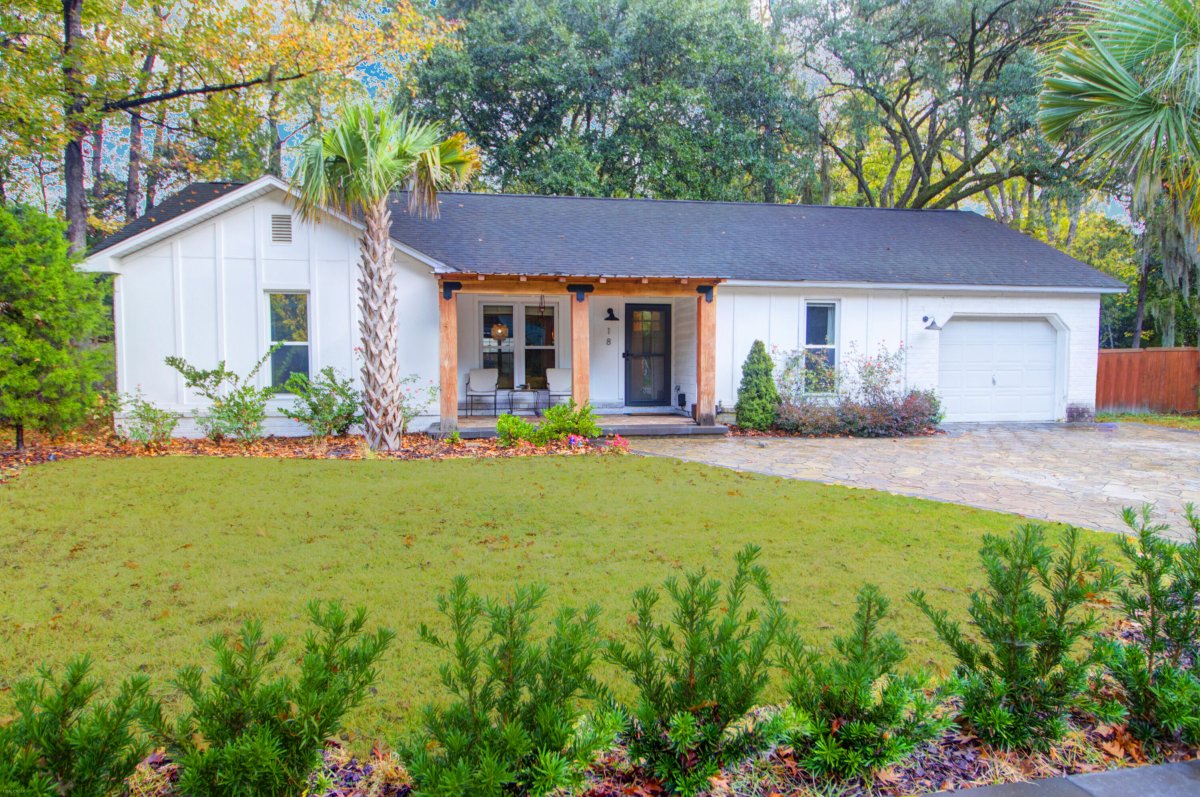 18 Hillcreek Boulevard