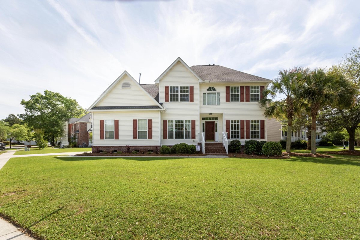 2800 Bottlebrush Court
