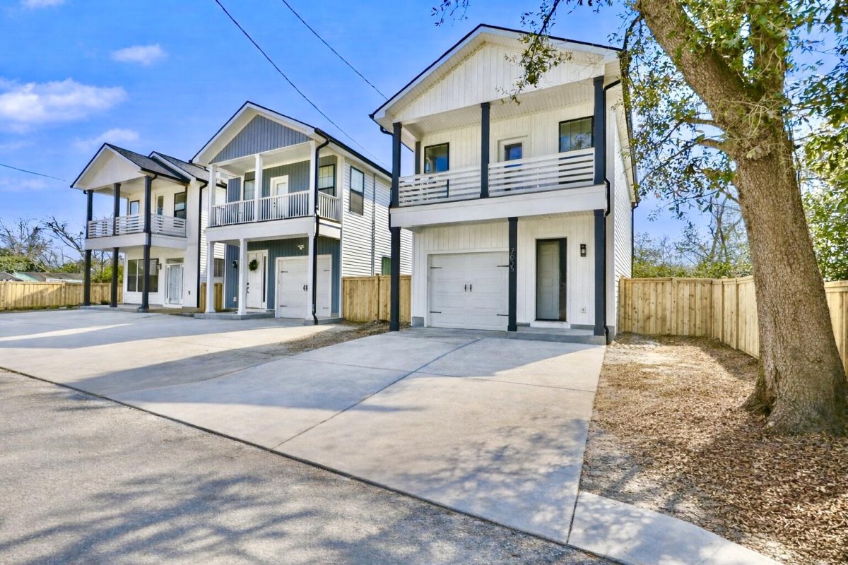 2035 Echo Avenue