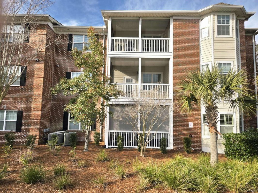 1585 Cambridge Lakes Drive 207e