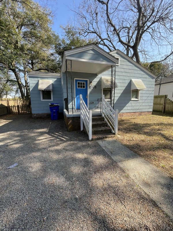 2705 W Surrey Drive