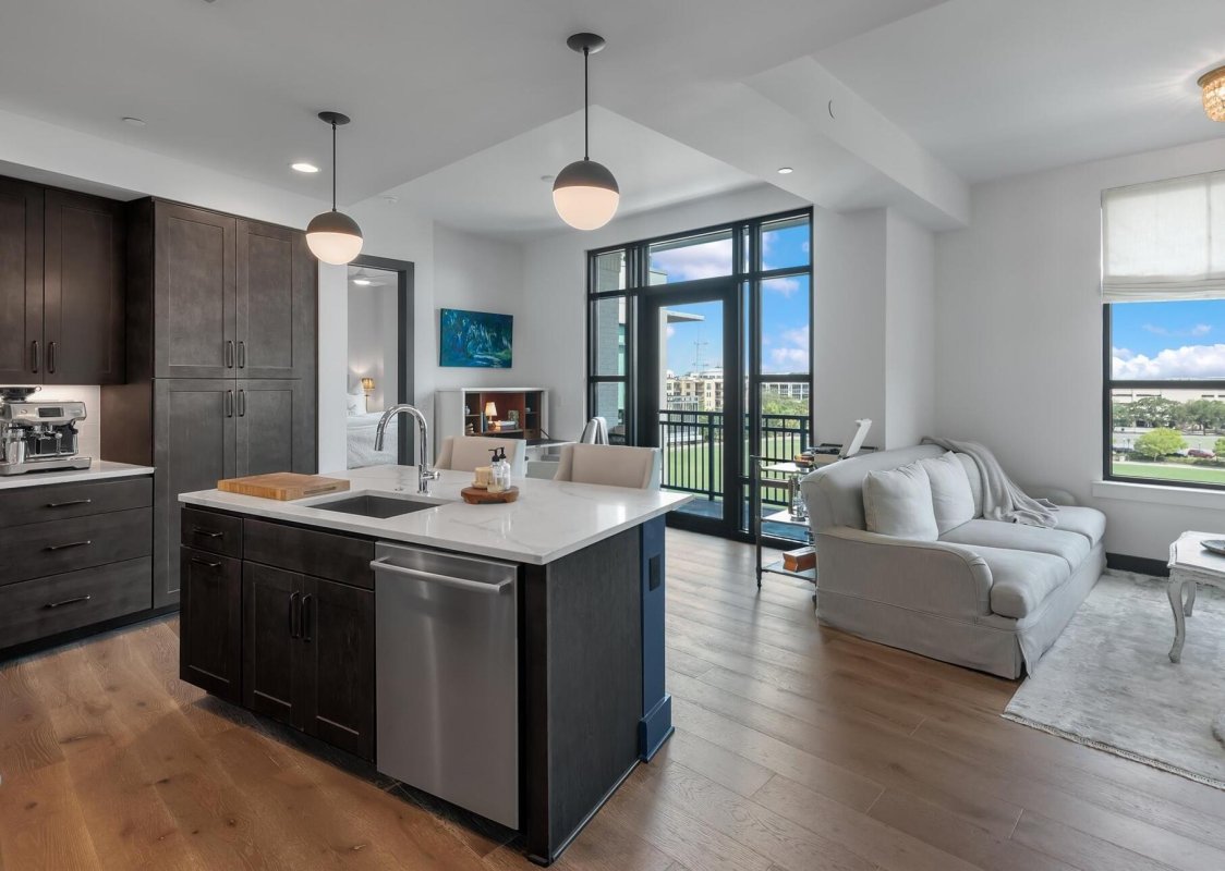 5 Gadsdenboro Street 501