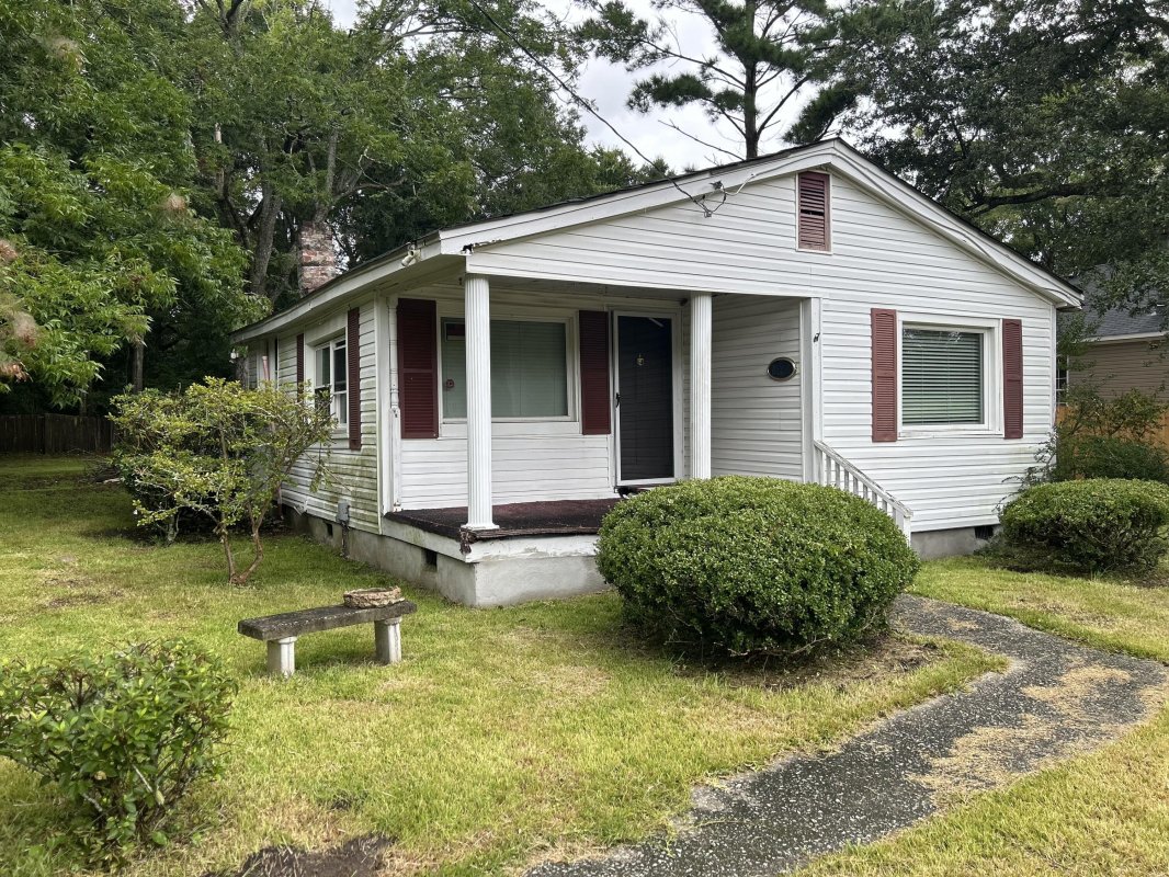 1032 Greenhill Road