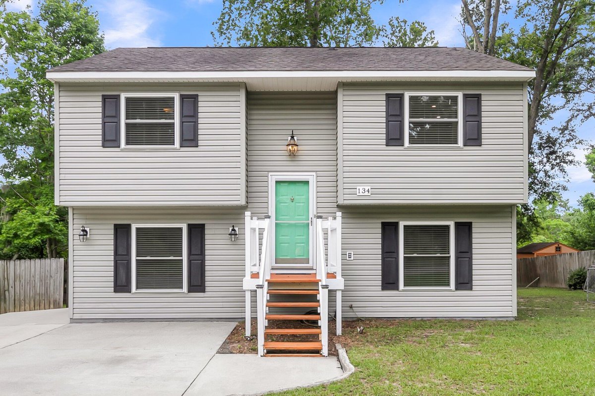 134 Hummingbird Avenue