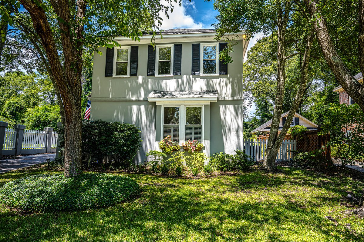 1023 Plantation Court