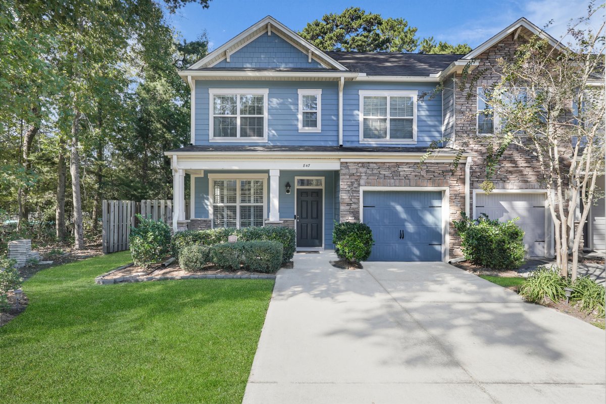 847 Bibury Court